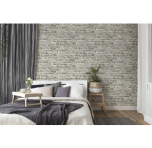 Lichte slaapkamer met stenen muurbehang en bed