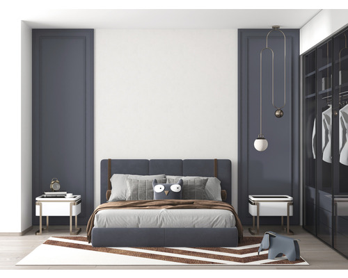 Slaapkamer met bed, nachtkastjes, tapijt en kledingkast