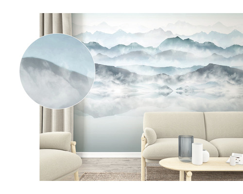 Woonkamer met fotobehang van berglandschap en reflectie in water