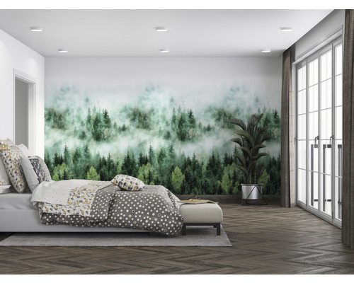 Lichte slaapkamer met bosbehang, bed en raam