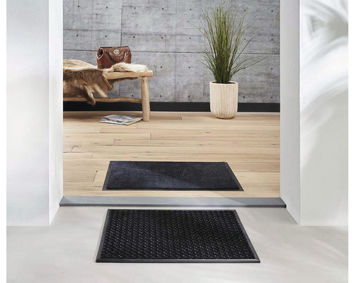 Scene met deurmatten voor een huisentree.