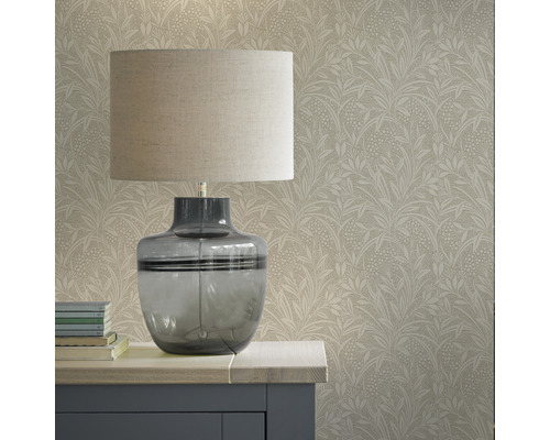 Scene met behang met patroon en tafellamp