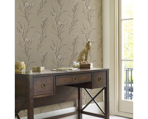 Scene met bureau en bloemenbehang voor een studeerkamer