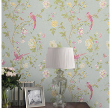 Behang met vogel-, vlinder- en bloemenmotief op de muur