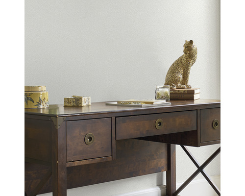 Houten bureau met lades en decoratie