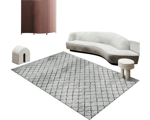 Interieur met vloerkleed, bank, kast en bijzettafel