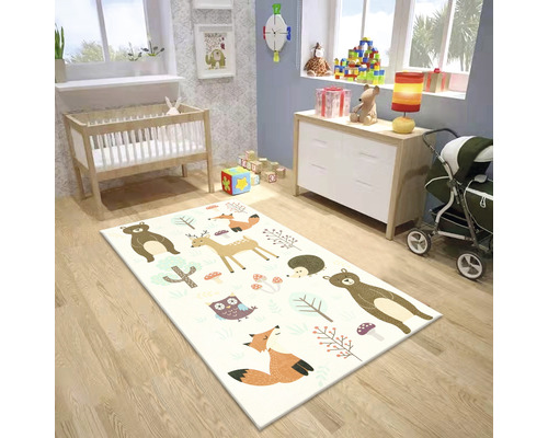 Kinderkamer met speelkleed, babybed, commode en kinderwagen