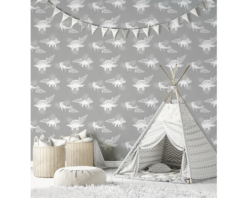 Gedecoreerde kinderkamer met dinosaurusbehang, speeltent, manden en tapijt