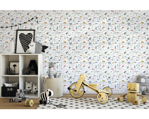 Kinderkamer met wit behang met straten, auto''s en huizenpatroon, een witte plank, speelgoed en een vloerkleed met sterrenpatroon