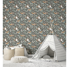 Kamer met bosdierenbehang, tipi, manden en tapijt