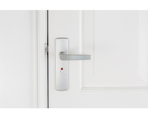 Deurbeslag met deurklink op een deur