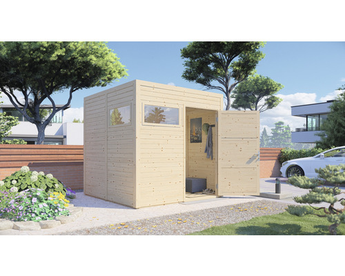 Houten tuinhuis met raam en open deur in de tuin