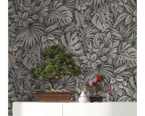Wand met tropisch bladerbehang en bonsaiplanten