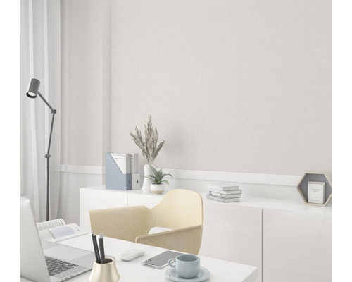 Kantoor met bureau, stoel en decoratieve objecten