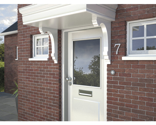 Gevel met voordeur, luifel en ramen