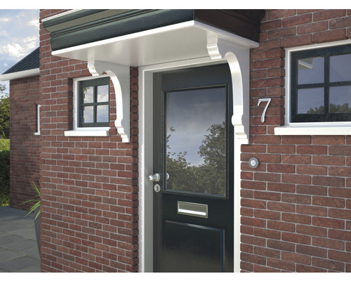 Entree van een huis met luifel, huisnummer en brievenbus