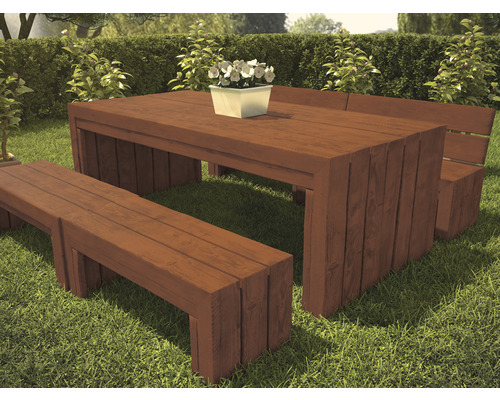 Houten tuintafelgroep met banken en rugleuning op gazon