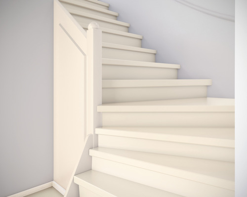 Houten trap met leuning binnenshuis