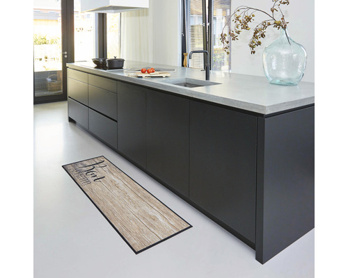 Keukenscène met kookeiland en keukentapijt in houten design