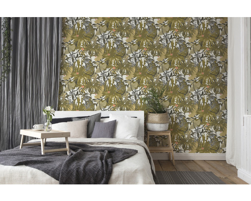 Slaapkamer met jungle behang, bed en decoraties