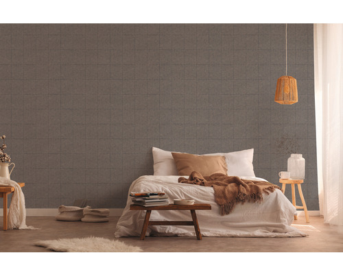 Gezellige slaapkamer met wandpanelen in tegeldesign