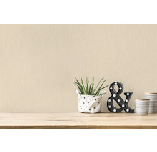 Decoratieve interieurscène met plant, decoratief symbool en behang