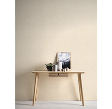 Scene met bureau, decoratie en patroonbehang