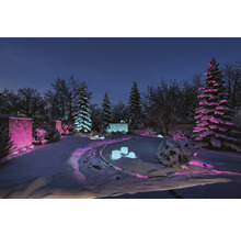 Winterlandschap met tuinverlichting