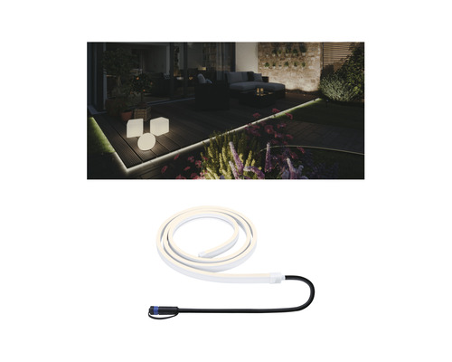 Verlicht terras met ledlichtslang in de tuin