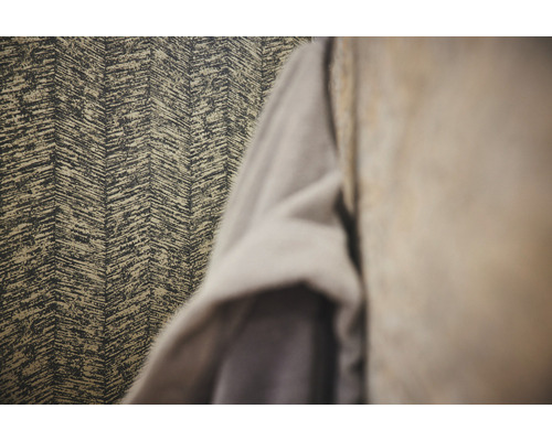 Behang met zigzagpatroon op de muur