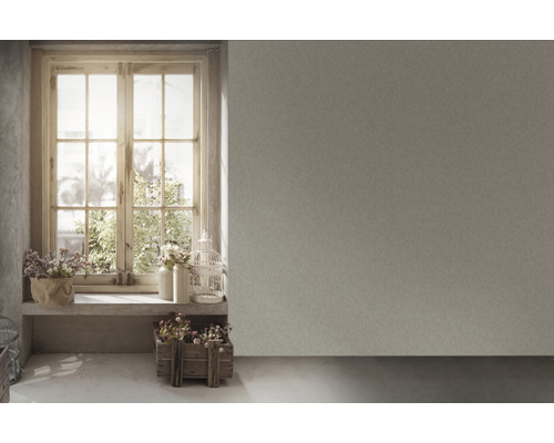 Lichte ruimte met raam, decoratie en muur