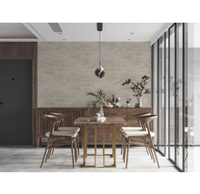 Eetkamer met houten tafel, stoelen en dressoir
