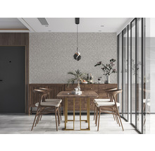 Eetkamer met eettafel, stoelen en dressoir in een helder en modern design