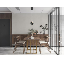Eetkamer met houten tafel, stoelen en dressoir in een helder, modern design