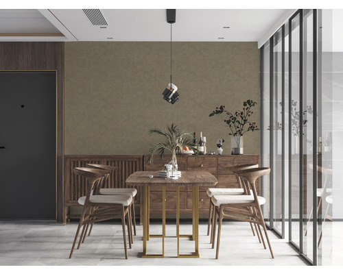 Eetkamer met houten tafel, stoelen, dressoir en kamerplanten voor een lichte en georganiseerde sfeer.