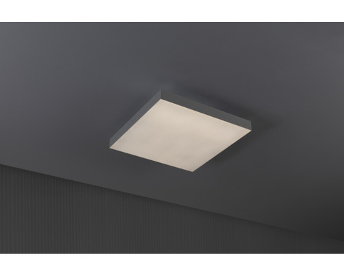 Vierkante plafondlamp aan het plafond