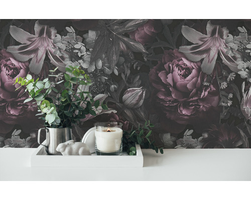 Decoratief bloemen vliesbehang met stilleven op tafel