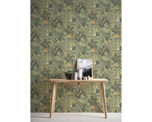 Kamerdecoratie met junglebehang, tafel en decoratie