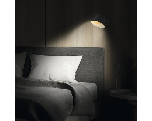 Wandlamp boven een bed voor slaapkamerverlichting