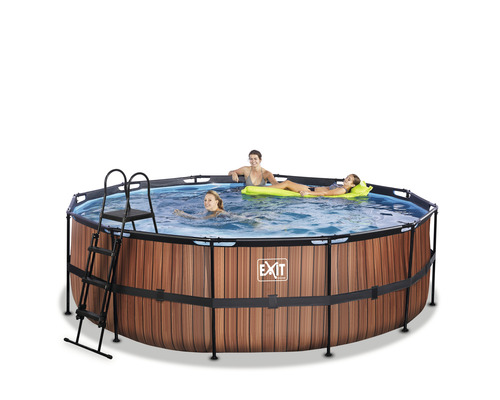 Ronde framepoolset met houtlook, ladder en drie personen in het water.