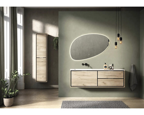 Moderne badkamer met wastafelonderkast, spiegelkast, verlichte spiegel en hanglamp