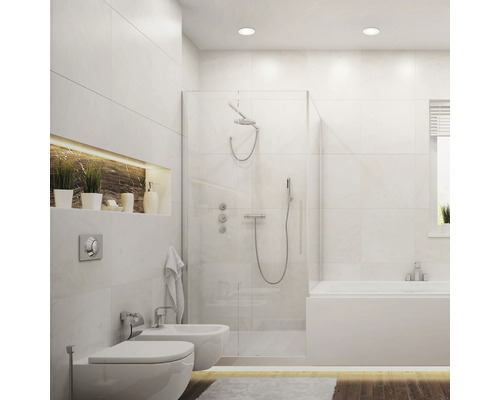 Moderne badkamer met douche, ligbad, toilet en bidet
