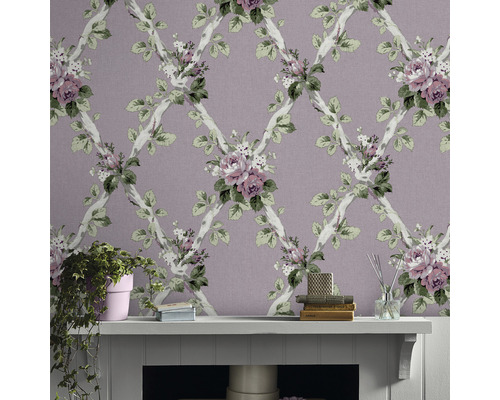 Behang met bloemmotief en ruitstructuur in de woonkamer