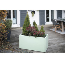 Rechthoekige metalen plantenbak met beplanting voor buiten