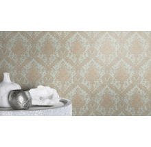 Close-up van een muur met patroonbehang