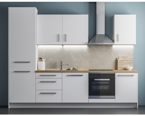 Complete keuken met bovenkasten, wasbak, fornuis en afzuigkap