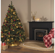 Kerstkamer met versierde kerstboom, open haard en decoraties