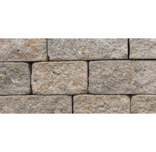 Close-up van een muur van beige straatstenen