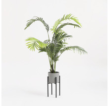 Kunstmatige arecapalm in pot op een standaard