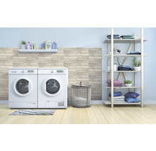 Wasruimte met wasmachine, droger, rek en wasmand voor wasgoedorganisatie
